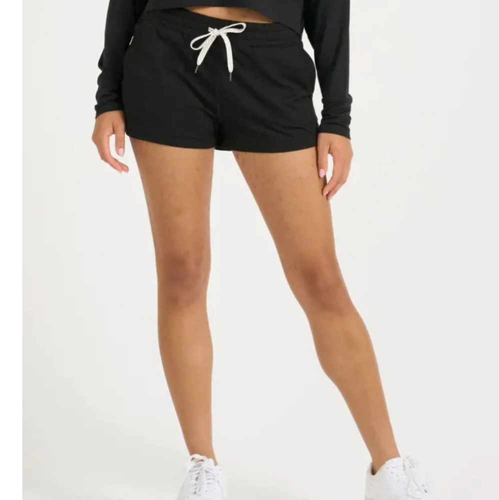 *NWOT* Vuori Halo Performance Shorts